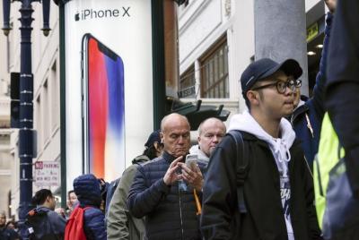 如何猜對方有不有錢?研究:看是否拿 iPhone、iPad 最準 如何猜對方有不有錢?研究:看是否拿 iPhone、iPad 最準