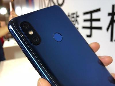 高通 S845、iPhone X 級相機!小米8新旗艦在台定價 1.4 萬 高通 S845、iPhone X 級相機!小米8新旗艦在台定價 1.4 萬