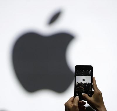 果粉冒冷汗?未來蘋果新 iPhone 都將上看 4 萬高價 果粉冒冷汗?未來蘋果新 iPhone 都將上看 4 萬高價