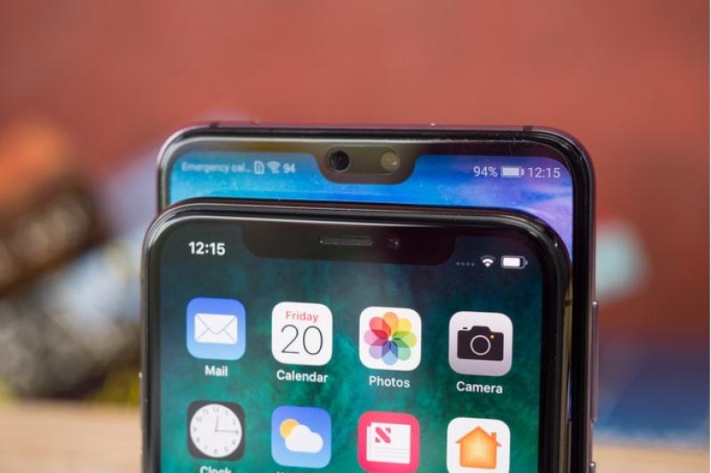 蘋果iPhone X 掀起手機界「劉海」全螢幕的風潮。(圖翻攝自PhoneArena)