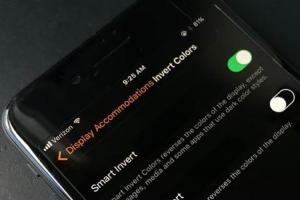 仿「黑暗模式」功能設定,你的 iPhone 設定照著做! 仿「黑暗模式」功能設定,你的 iPhone 設定照著做!