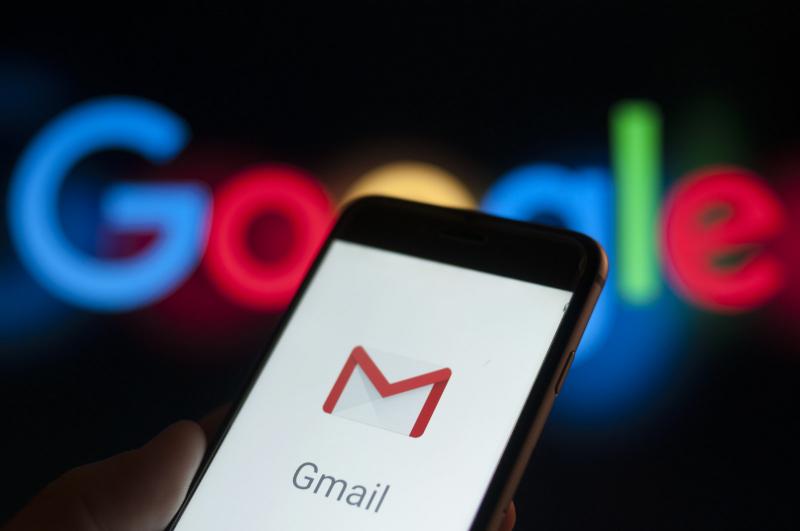Gmail App最新版,誤發信件寄出後,可在限定時間內透過「復原」按鈕,快速回收信件。(圖片來源Getty Images;Photo by NurPhoto)