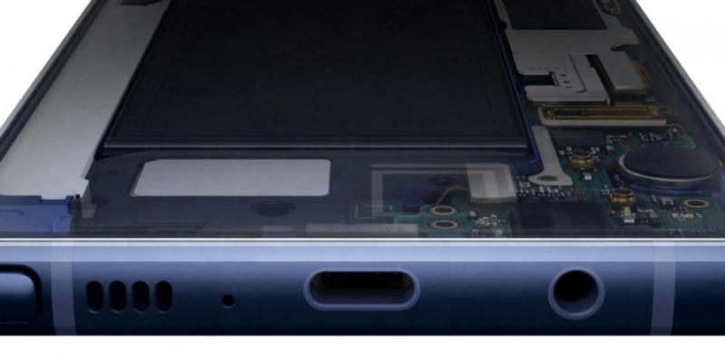 Note 9 機身底端採用USB-C 充電傳輸埠,並具備有3.5mm耳機孔。(圖/翻攝自三星官網)