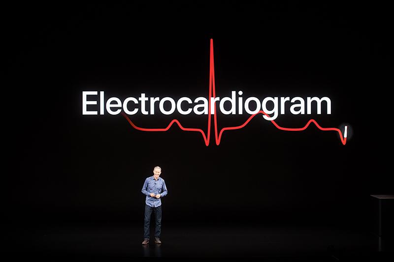 此次最受注目的亮點,就是首度加入支援 ECG 監測功能,搭配新的數位俵冠,能偵測使用者血糖資訊。(圖片來源/法新社)