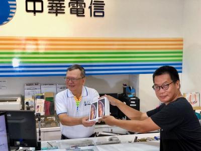 「絕對更划算」電信業者拋誘因!舊用戶可無痛升級 iPhone XS 「絕對更划算」電信業者拋誘因!舊用戶可無痛升級 iPhone XS