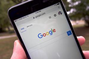 為卡位 iPhone 預設搜尋引擎!外媒爆料 Google 打算付蘋果 90 億美金 為卡位 iPhone 預設搜尋引擎!外媒爆料 Google 打算付蘋果 90 億美金