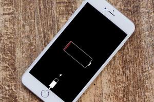 升級 iOS 12後還是覺得 iPhone 很快就沒電?用這一招揪出吃電怪獸 升級 iOS 12後還是覺得 iPhone 很快就沒電?用這一招揪出吃電怪獸