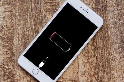 升級 iOS 12後還是覺得 iPhone 很快就沒電?用這一招揪出吃電怪獸 升級 iOS 12後還是覺得 iPhone 很快就沒電?用這一招揪出吃電怪獸