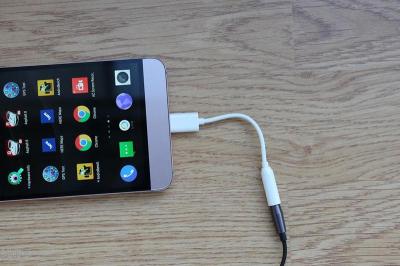 蘋果原廠USB Type-C 轉 3.5mm 轉接器,竟成為高CP值的 Android 配件! 蘋果原廠USB Type-C 轉 3.5mm 轉接器,竟成為高CP值的 Android 配件!