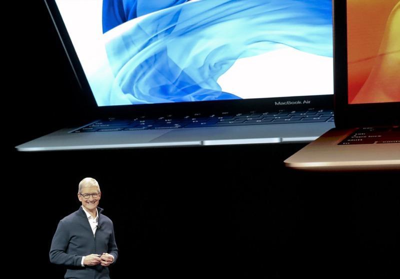 蘋果本週10/30於紐約舉辦新品發表會,首款搭載視網膜螢幕的MacBook Air 率先登場。(圖美聯社)