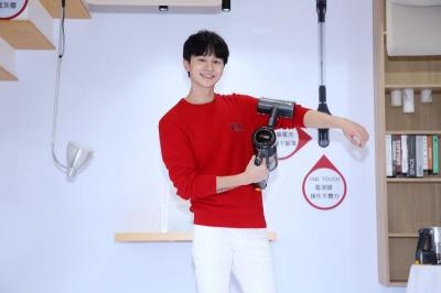 LG打造翻轉屋聯手張軒睿,展全新快清式無線吸塵器 LG打造翻轉屋聯手張軒睿,展全新快清式無線吸塵器