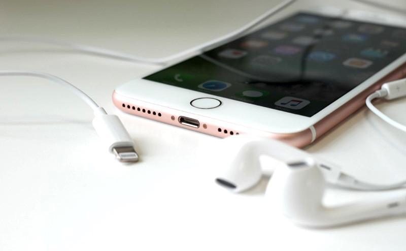Iphone 白豆腐 真的變身了 蘋果默默開賣新版18w 充電頭 自由電子報3c科技