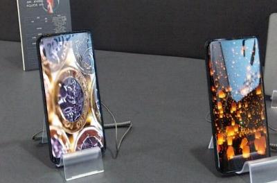 全球最輕 6 吋Sharp旗艦機來了!夏普首款OLED 螢幕「AQUOS Zero」、搭資費五千有找! 全球最輕 6 吋Sharp旗艦機來了!夏普首款OLED 螢幕「AQUOS Zero」、搭資費五千有找!
