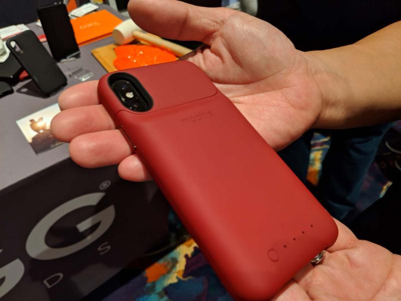 Android用戶隻能乾瞪眼！CES展這 3 款iPhone手機殼酷炫又實用