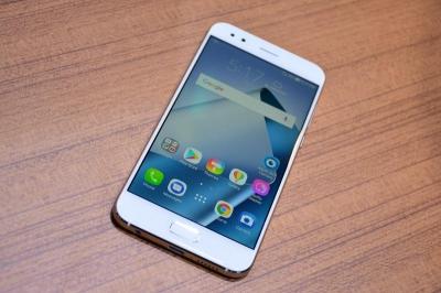 ASUS 華碩透露今年 ZenFone 規劃:將往兩方向發展 ASUS 華碩透露今年 ZenFone 規劃:將往兩方向發展