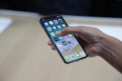 搶救iPhone XR?蘋果手機明年全面改用OLED螢幕 搶救iPhone XR?蘋果手機明年全面改用OLED螢幕