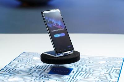 沒有實體按鈕、充電孔也消失了！vivo APEX 2019概念手機有這五大驚奇