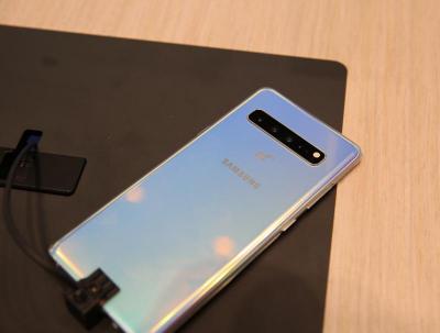 【MWC 現場】(影音)擁最大螢幕、四鏡頭!勝過 Note 系列的Galaxy S10 5G 版實機體驗 【MWC 現場】(影音)擁最大螢幕、四鏡頭!勝過 Note 系列的Galaxy S10 5G 版實機體驗