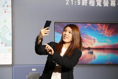 Sony Xperia 10、10 Plus 實機體驗!21:9 螢幕的優點...理科太太這樣說 Sony Xperia 10、10 Plus 實機體驗!21:9 螢幕的優點...理科太太這樣說