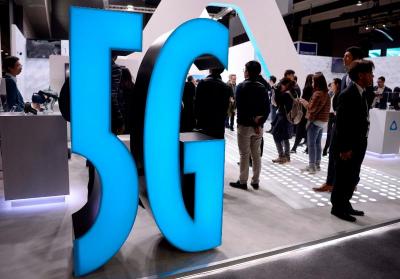 HTC 公開首款5G新品!免遙控器、內建眼球追蹤的VR 頭盔同步亮相 HTC 公開首款5G新品!免遙控器、內建眼球追蹤的VR 頭盔同步亮相