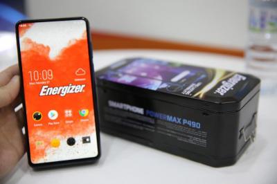 【MWC 現場】(影音)不只有賣電池!待機 50 天、勁量 18,000mAh 手機動手玩 【MWC 現場】(影音)不只有賣電池!待機 50 天、勁量 18,000mAh 手機動手玩
