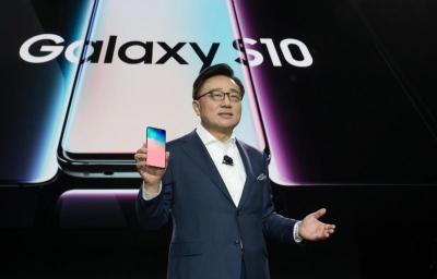 【本週 5大科技新聞】Android旗艦機跑分王換它!舊款USB插孔將被取代... 【本週 5大科技新聞】Android旗艦機跑分王換它!舊款USB插孔將被取代...
