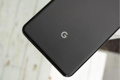 手機也能像棉被那樣凹摺?外媒曝 Google 摺疊螢幕新專利 手機也能像棉被那樣凹摺?外媒曝 Google 摺疊螢幕新專利