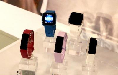 Fitbit 穿戴裝置新品三連發!平價版 Versa 手錶內建15 種以上運動模式 Fitbit 穿戴裝置新品三連發!平價版 Versa 手錶內建15 種以上運動模式