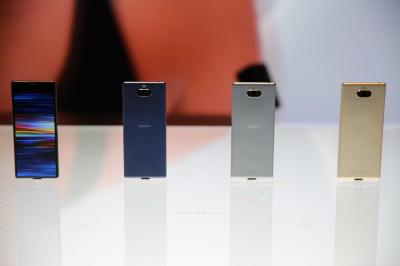 現在手機外型都一樣?網懷念:這款 Sony 舊旗艦才是藝術品 現在手機外型都一樣?網懷念:這款 Sony 舊旗艦才是藝術品