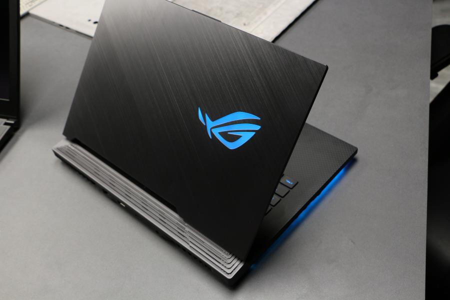 就像超跑鑰匙！華碩 ROG 全新 STRIX 筆電帶著「能量石」登場