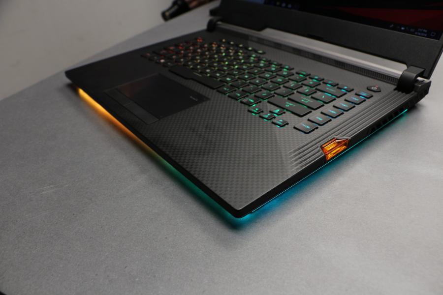 就像超跑鑰匙！華碩 ROG 全新 STRIX 筆電帶著「能量石」登場