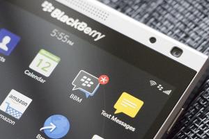 黑莓機 BBM Messenger 即時通訊要掰掰了!消費者版將走入歷史 黑莓機 BBM Messenger 即時通訊要掰掰了!消費者版將走入歷史