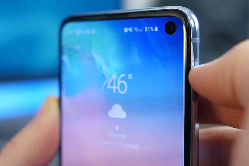 目前的技術依然無法完全隱藏自拍鏡頭。（圖片來源／PhoneDog）