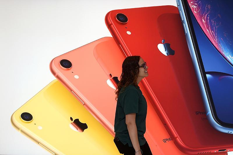傳今年新一代的iPhone XR 將有兩款新色。(圖/路透)