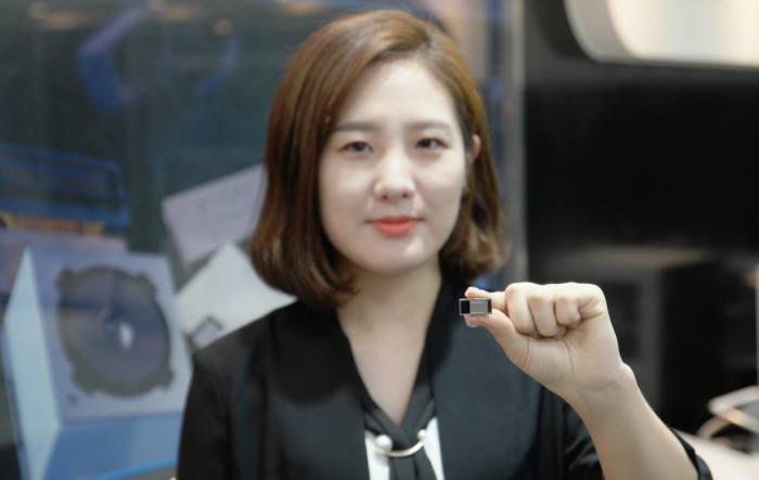 三星發表搭載5倍光學變焦的感光元件,厚度只有5mm。(圖翻攝自ETNews)