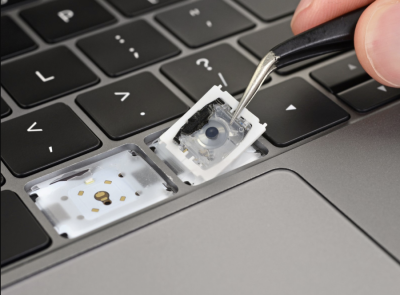 蘋果沒說的秘密!拆解新款 MacBook Pro 的鍵盤「小調整」 蘋果沒說的秘密!拆解新款 MacBook Pro 的鍵盤「小調整」