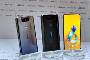 華碩 ZenFone 6 機身有黑、與漸層銀藍兩色。(圖/記者劉惠琴攝)