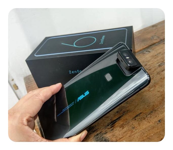 華碩 ZenFone 6。(圖/記者劉惠琴攝)