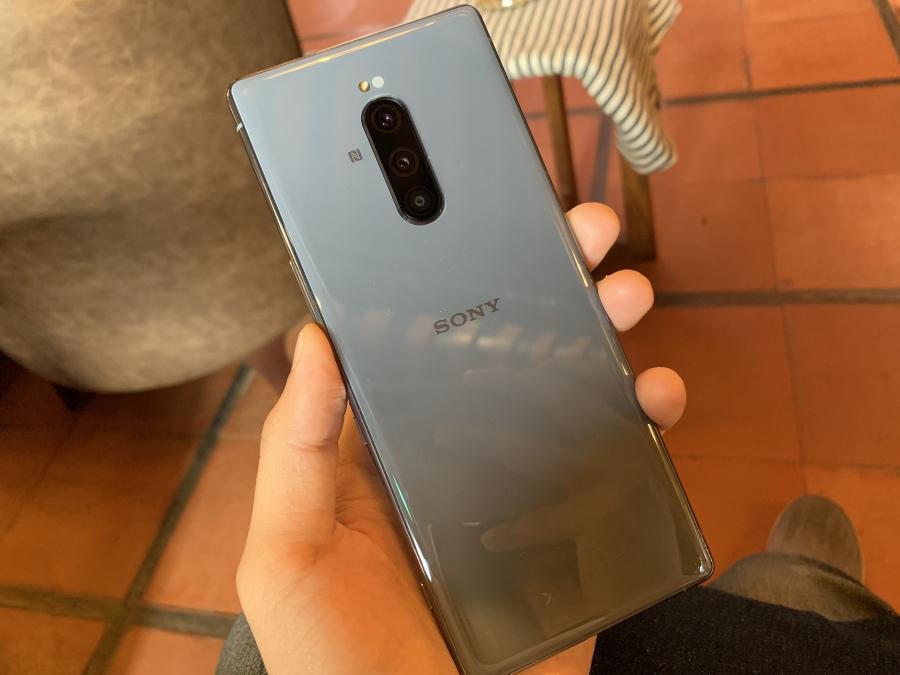 圖為 Xperia 1 手機。(圖/記者黃敬淳攝)