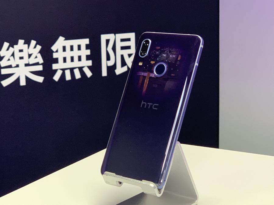 紫色版 U19e 是唯一有漸變半透視效果的版本（圖／記者黃敬淳攝）