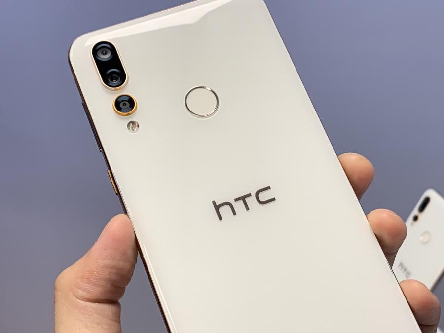 Desire 19+ 具備三鏡頭設計(圖/記者黃敬淳攝)