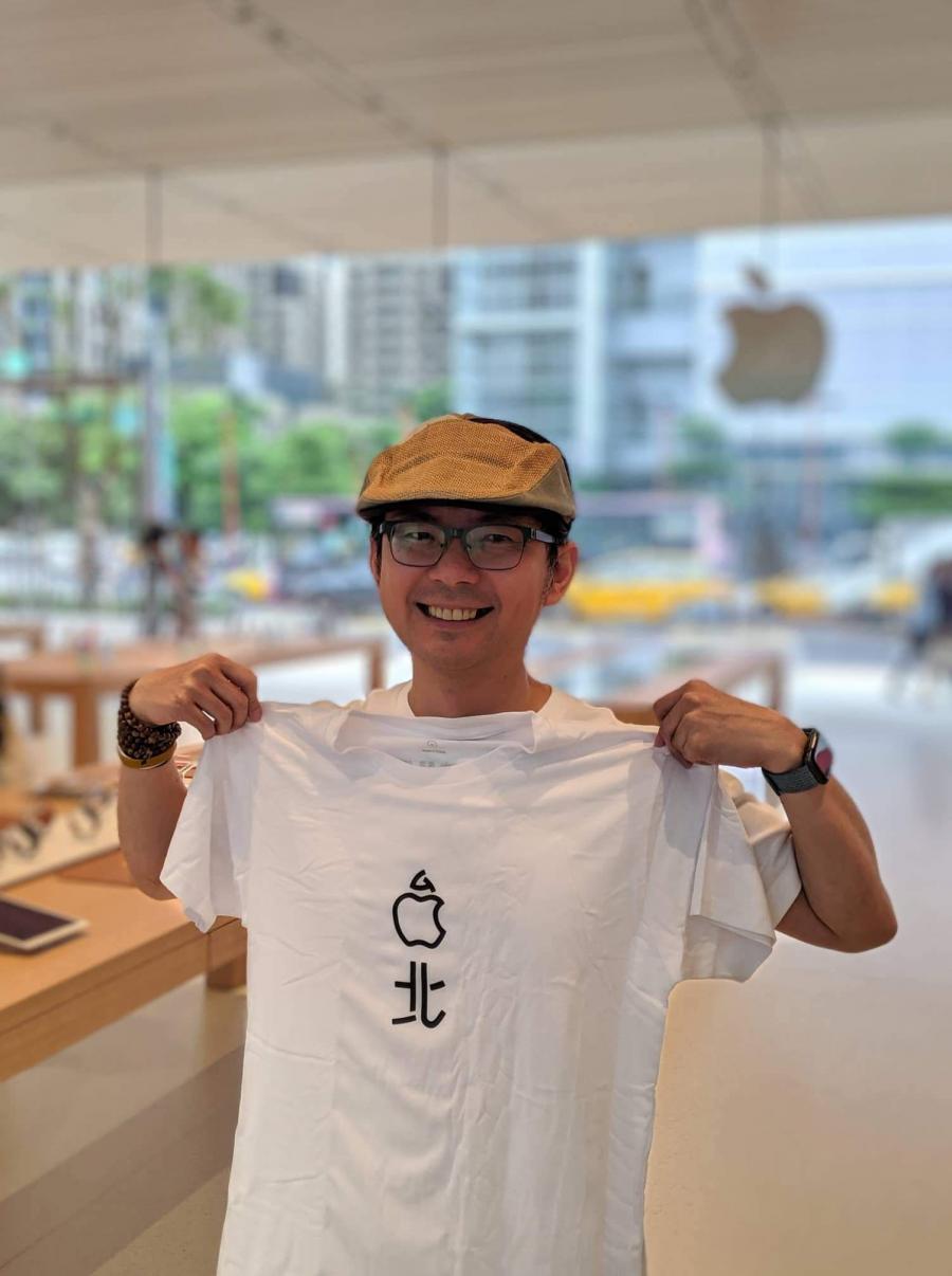 限量 T-Shirt 的正面外觀(圖/記者劉惠琴攝)