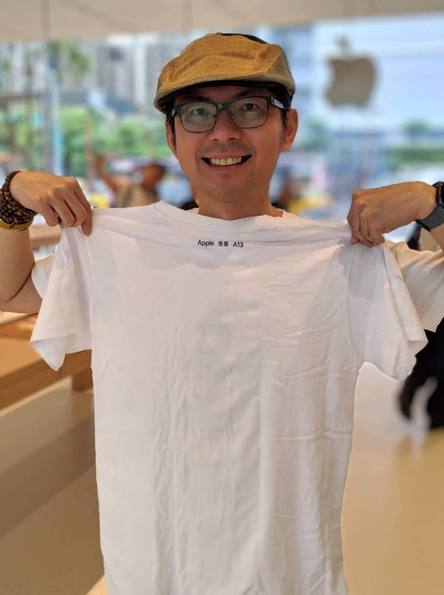限量 T-Shirt 的背面外觀(圖/記者劉惠琴攝)