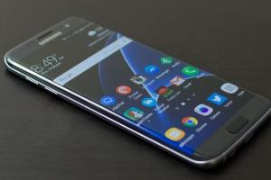 Galaxy S7、S7 Edge 快要「被塑膠」?外媒曝:三星將停止例行安全更新 Galaxy S7、S7 Edge 快要「被塑膠」?外媒曝:三星將停止例行安全更新
