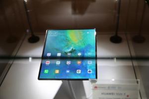 Galaxy Fold 2 明年登場?韓媒爆:三星摺疊機會有「新玩法」 Galaxy Fold 2 明年登場?韓媒爆:三星摺疊機會有「新玩法」
