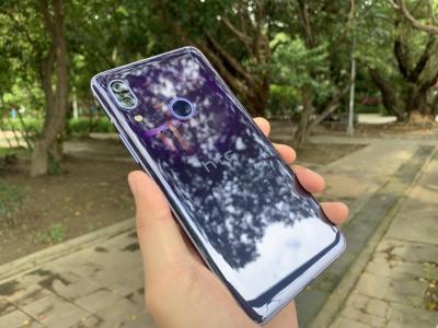 【開箱】HTC 今年首款新機!透明背蓋、雙鏡頭 U19e 開箱體驗 【開箱】HTC 今年首款新機!透明背蓋、雙鏡頭 U19e 開箱體驗