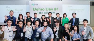 亞太電信秀 5G 創新應用!智慧筆會辨識握姿、汽車也能傳表情符號 亞太電信秀 5G 創新應用!智慧筆會辨識握姿、汽車也能傳表情符號