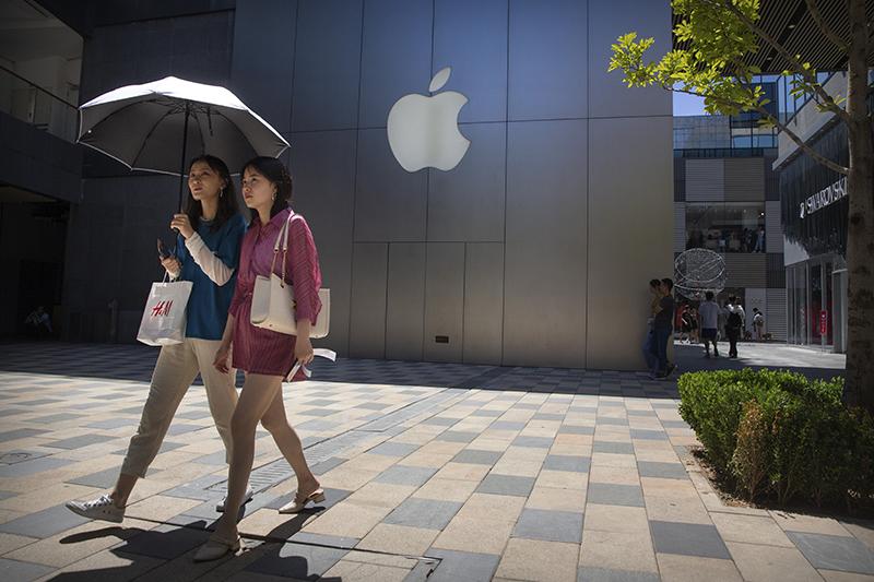 外媒認為,iPhone 11 在中國有超乎預期的需求,與美國相反。(圖片來源/美聯社)