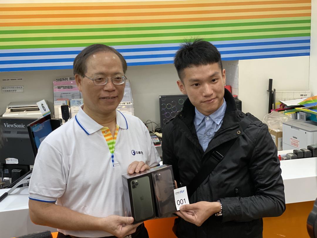 圖左為中華電信董事長謝繼茂(圖/記者黃敬淳攝)