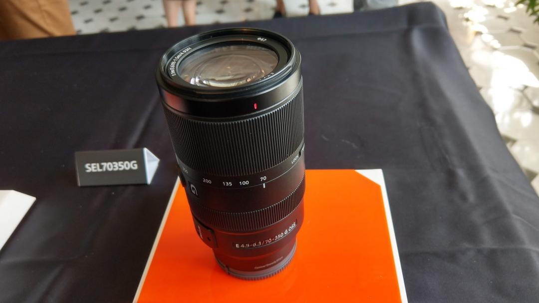 Sony E 70-350 mm F4.5-6.3 G OSS 望遠鏡頭。(圖/記者黃肇祥攝)